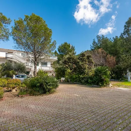 Feriehus La Mansarda Nel Parco Teulada